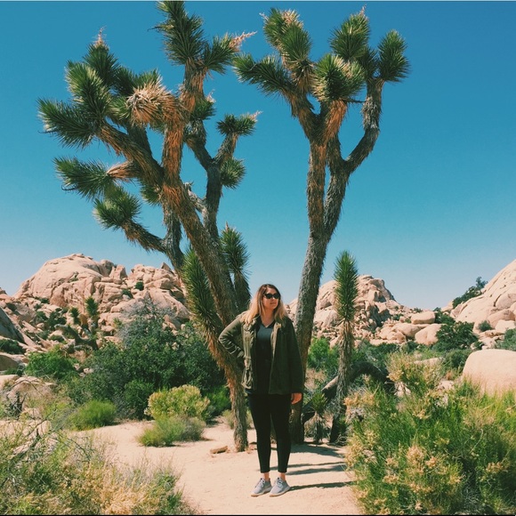 Meet your Posher, Stephanie - Picture 2 of 2